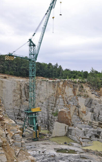 Wekom II Quarry with giant crane used for transport of granite blocks and machinery. T. Praszkier photo.