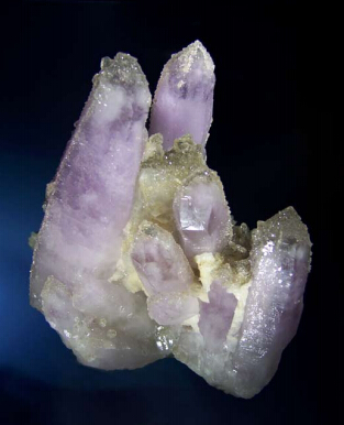 紫水晶标本,高18厘米,产地:中国湖北大冶冯家山