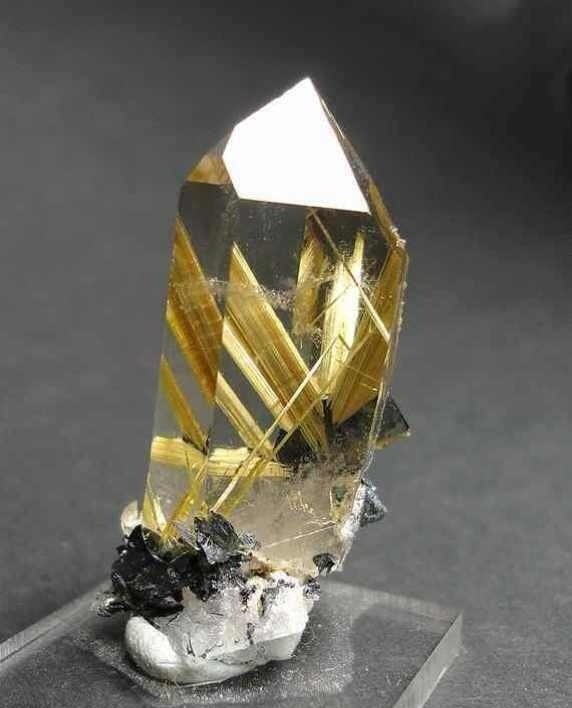 水晶里的金丝线 —— 钛晶