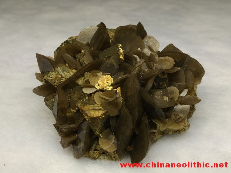 黄铜矿和菱铁矿共生矿物晶体标本,菱铁矿,黄铜矿
