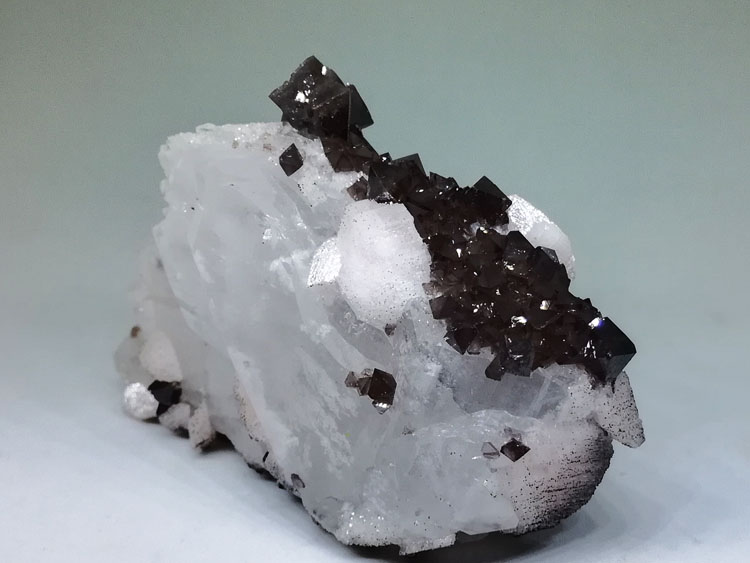 Floating scheelite and Dolomite, Quartz mineral crystal stone ore samples,Scheelite,Quartz,Dolomite