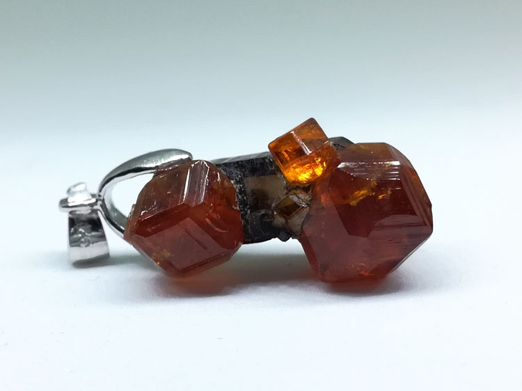 The original form of manganese aluminum garnet stone stone pendant Pendant Fanta brown crystal gem m,Garnet,Quartz