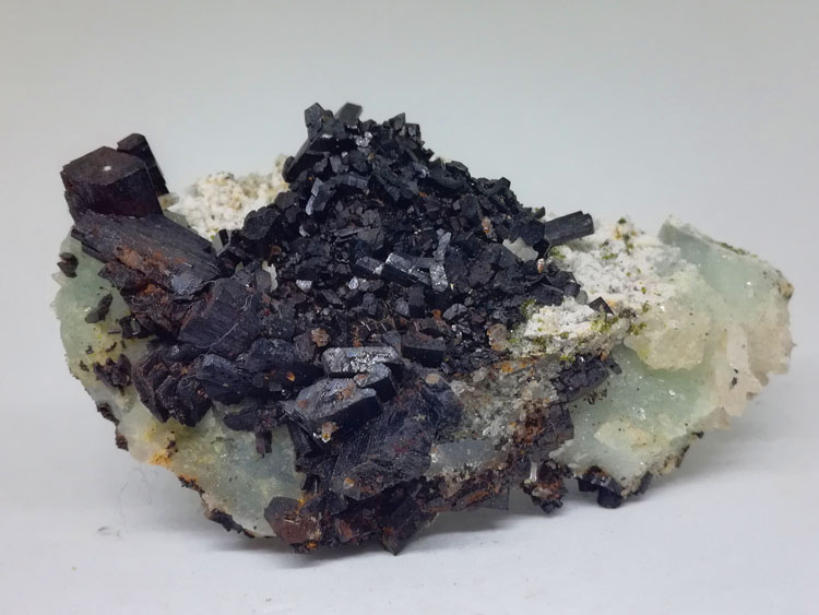 硅铁灰石和葡萄石、水晶共生矿物晶体标本宝石原石原矿,硅铁灰石,葡萄石,水晶