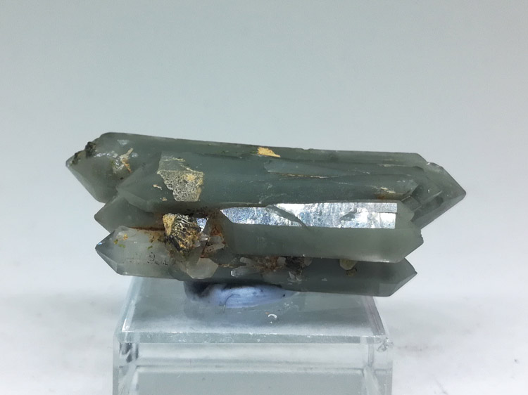 云南昭通的绿水晶聚合晶簇和绿帘石共生矿物晶体标本宝石原石原矿,水晶