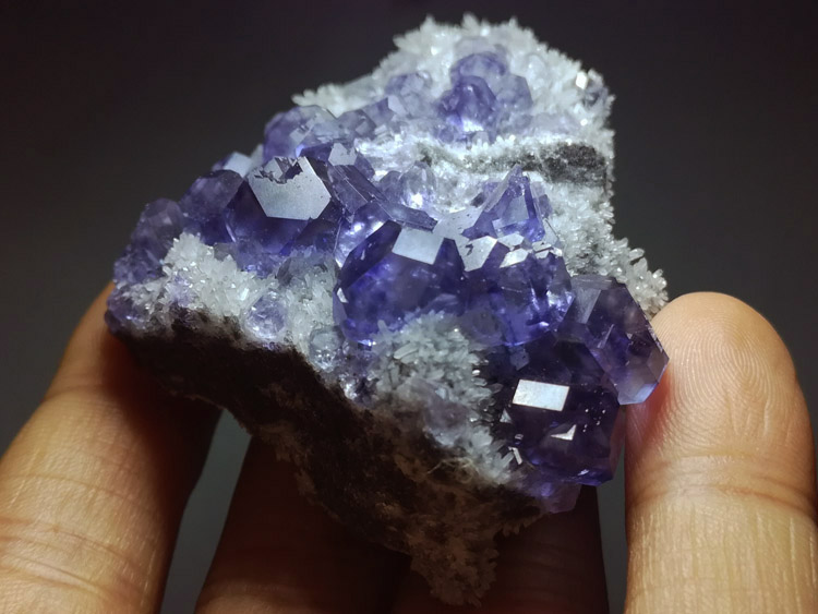 紫蓝色萤石光泽亮度超好矿物晶体标本宝石原石原矿福建新出,萤石,水晶