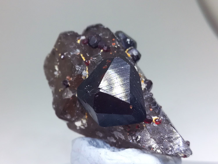 The large crystal garnet and brown crystal mineral crystal gem stone ore samples,Garnet,Quartz