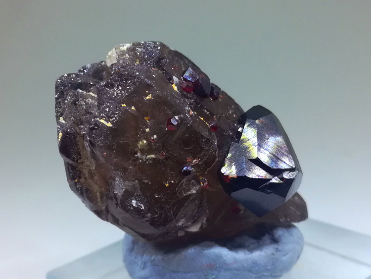 The large crystal garnet and brown crystal mineral crystal gem stone ore samples,Garnet,Quartz