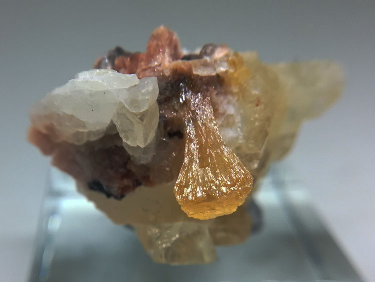 福建的辉沸和方解石共生矿物晶体标本原石原矿,辉沸石,方解