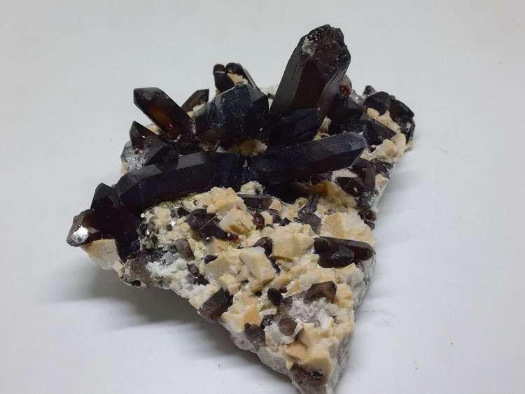 黑水晶烟晶墨晶茶色水晶簇和石榴石共生矿物晶体标本宝石原石原矿,水晶,石榴石