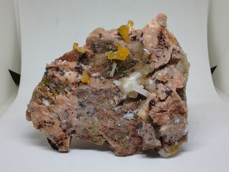 Laumonite,Stilbite, calcite, zeolite, pyrite crystal stone ore samples,Laumontite,Calcite,Stilbite,Feldspar