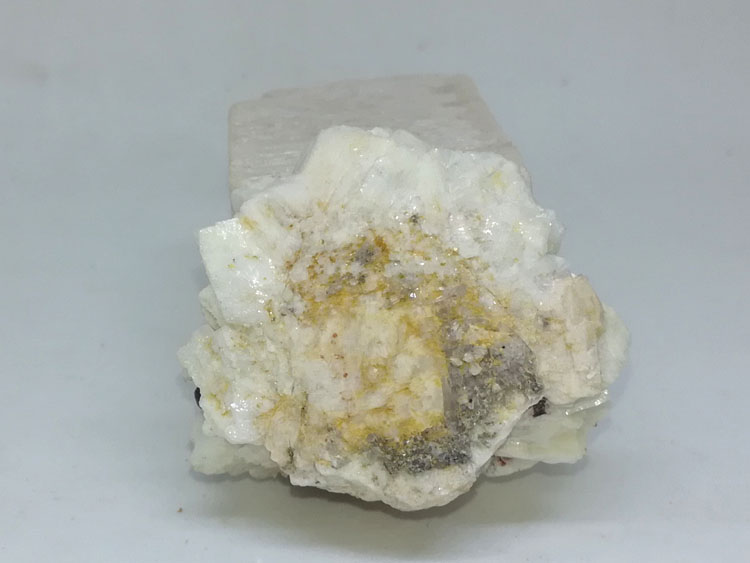 标准钾长石、钠长石和石榴石共生矿物标本原石原矿,石榴石,长石