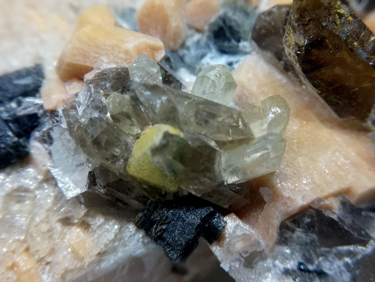 福建托帕石黄玉、萤石、钾长石共生矿物晶体标本宝石原石原矿,黄玉,水晶,萤石,长石,水晶
