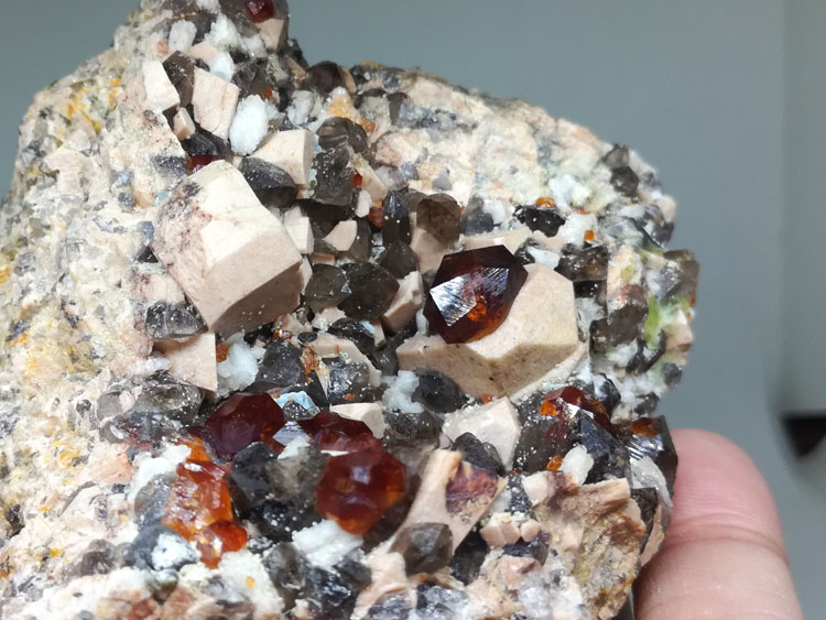 大晶体宝石级锰铝石榴石芬达石矿物标本晶体原石原矿原料观赏石,石榴石,长石