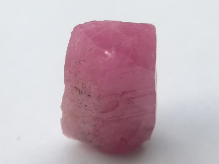 桃红色刚玉红宝石矿物晶体标本原石原矿原料毛料,刚玉