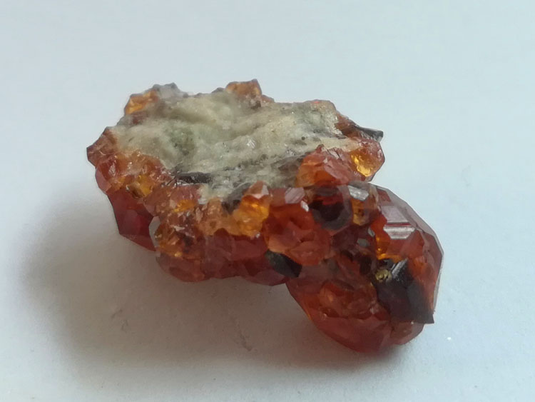 宝石级橙红色锰铝石榴石芬达石矿物标本晶体宝石原石原矿奇石,石榴石