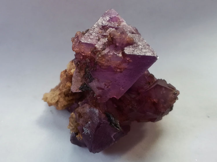 内蒙产炫紫红色八面体萤石矿物标本晶体宝石原石原矿石,萤石