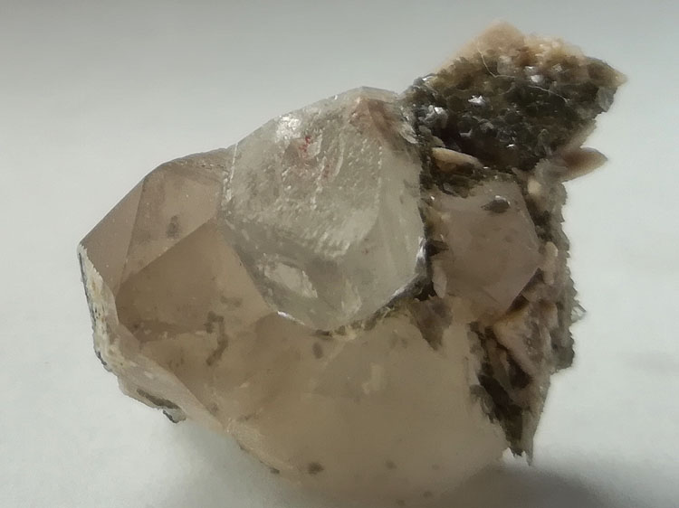 福建托帕石(黄玉)和茶水晶、长石共生矿物标本晶体宝石原石原矿,黄玉,水晶,长石