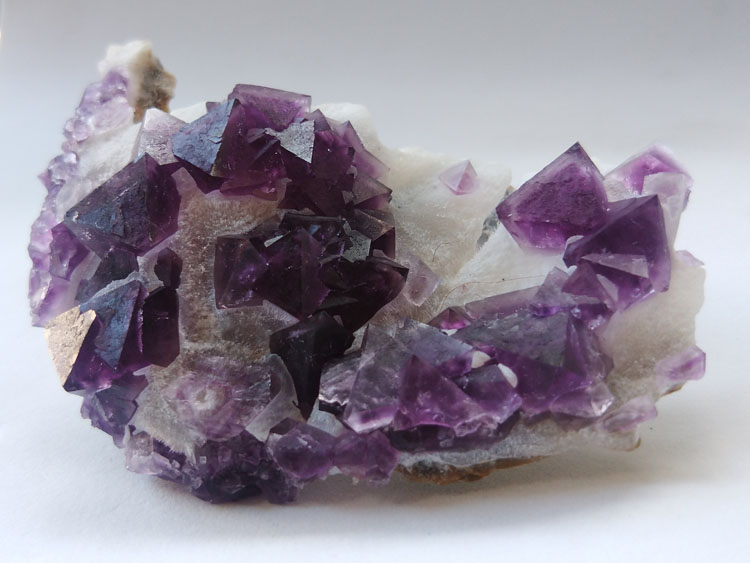 紫红色八面体萤石矿物标本晶体晶簇宝石原石原矿石能量石精品摆件,萤石