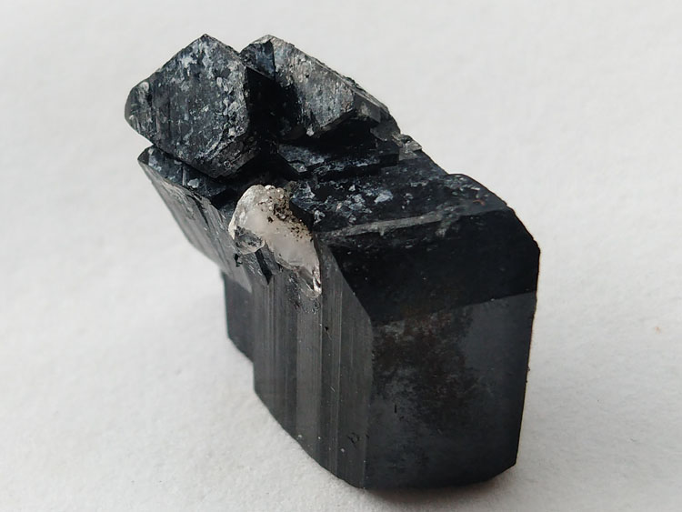完整浮生硅铁灰石矿物标本晶体晶簇宝石原石原矿石精品摆件能量石,硅铁灰石