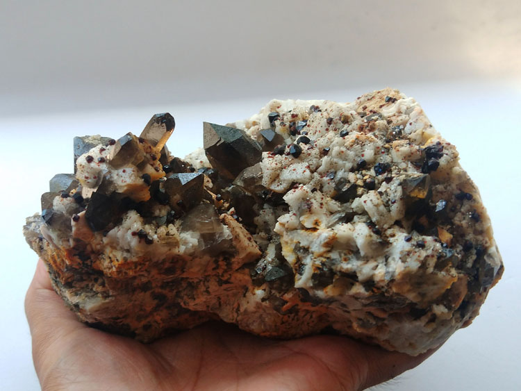 天然石榴石茶色水晶烟晶钠长石矿物标本晶体晶簇宝石原石原矿石,石榴石,长石,水晶