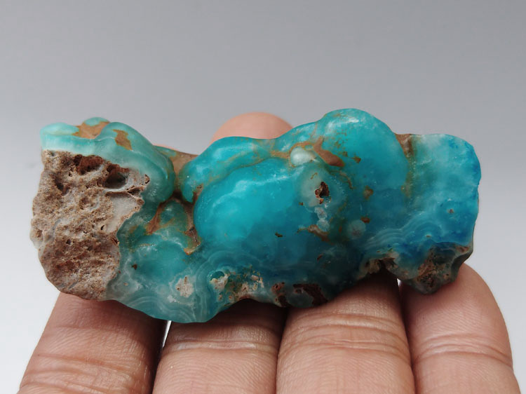 Bright-coloured Hemimorphite naturally follows the shape to hang playthings of gemstone mineral crys,Hemimorphite
