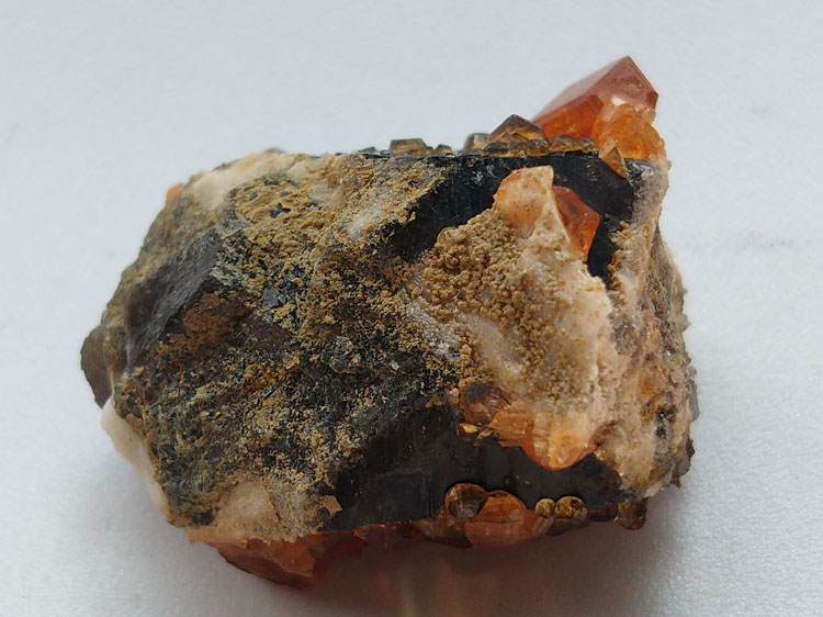 天然石榴石芬达石宝石原石原矿石茶晶烟晶矿物标本晶体晶簇晶洞,石榴石,水晶
