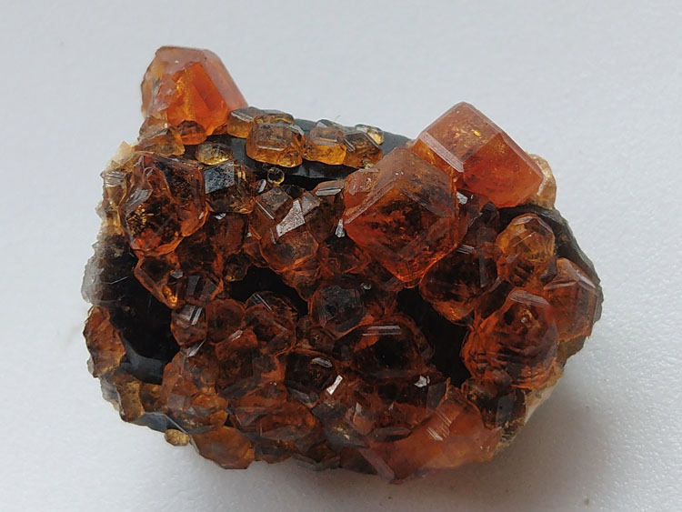 天然石榴石芬达石宝石原石原矿石茶晶烟晶矿物标本晶体晶簇晶洞,石榴石,水晶