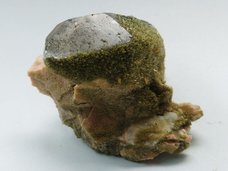绿帘石辉沸石茶晶烟晶共生矿物标本晶体晶簇晶洞宝石原石原矿石,绿帘石,辉沸石,水晶
