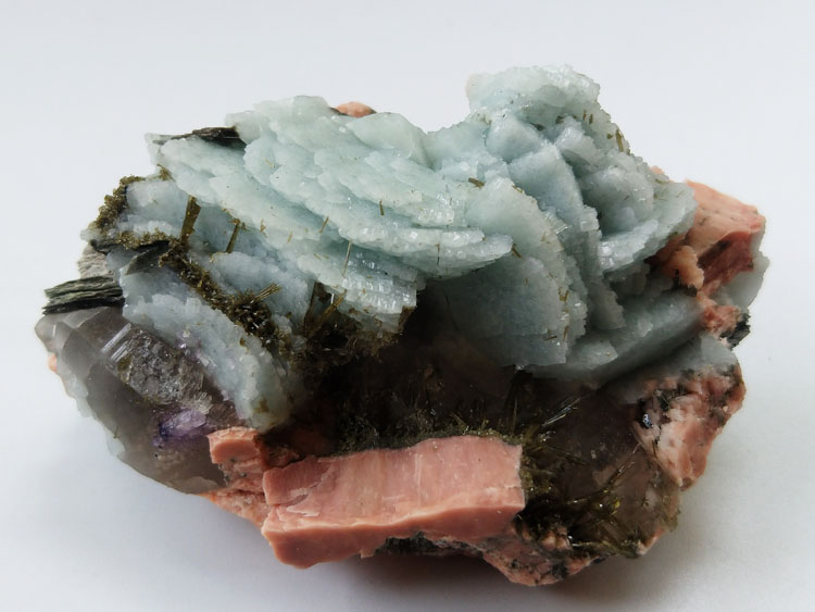 新出淡蓝色钠长石绿帘石水晶宝石原石原矿石矿物标本晶体晶簇晶洞,长石,水晶,绿帘石