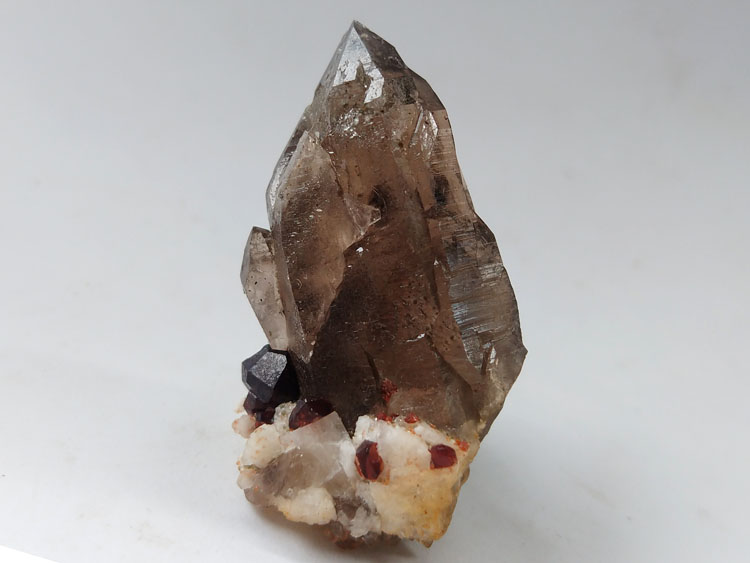 包裹体石榴石茶晶烟晶宝石原石原矿矿物标本晶体晶簇晶洞能量摆件,石榴石,水晶