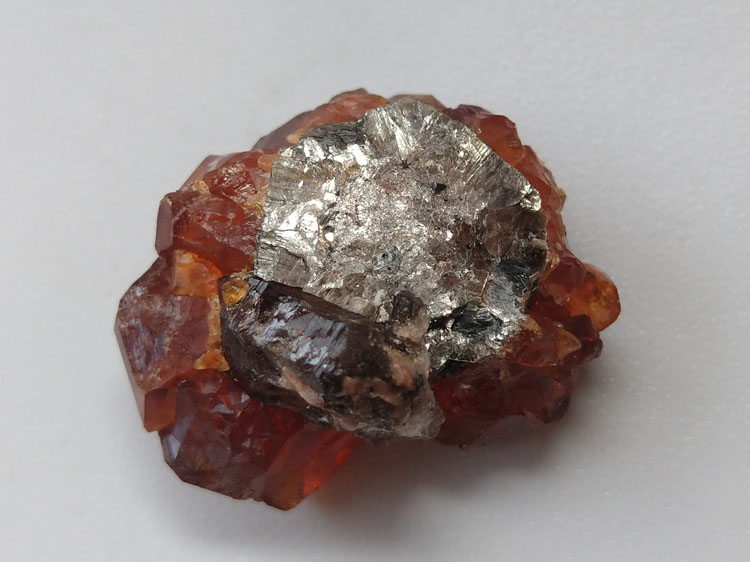 大晶体宝石级芬达石锰铝石榴石宝石原石原矿矿物标本晶体晶簇晶洞,石榴石