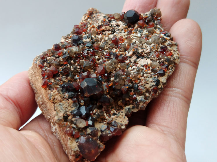 Garnet,Orthoclase Microcline Feldspar Mineral Specimens Mineral Crystals Gem Materials,Garnet,Feldspar