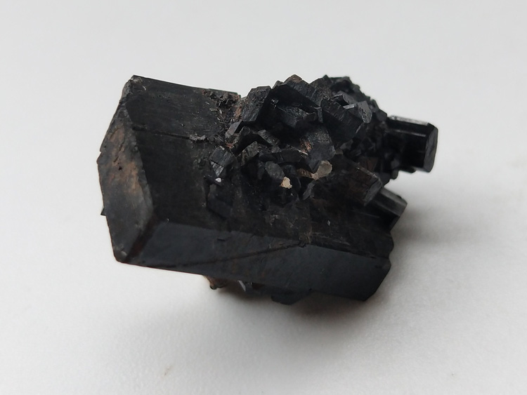 Babingtonite,Quartz Mineral Specimens Mineral Crystals Gem Materials,Babingtonite,Quartz
